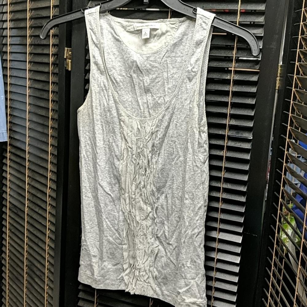 🍌 Banana Republic gray organza silk trim tank